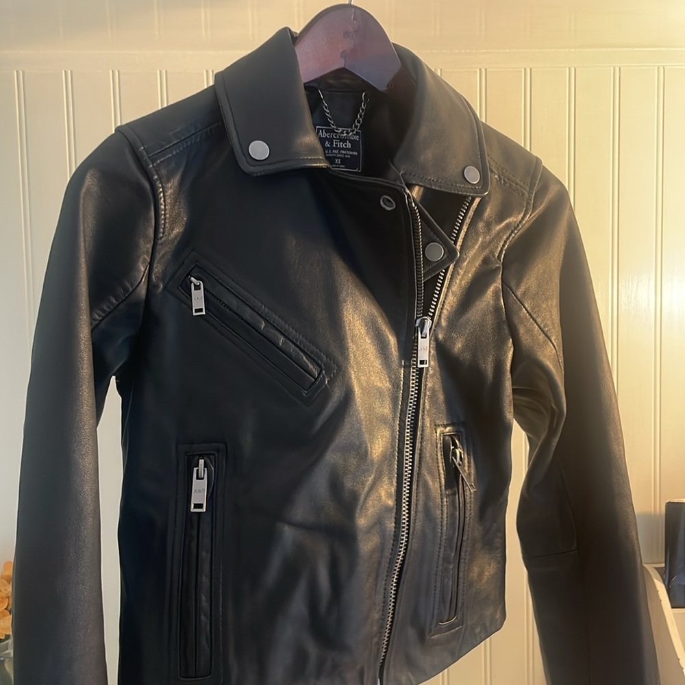 Cropped leather Jacket